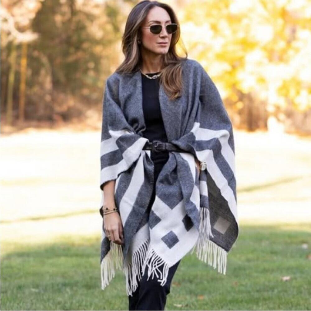 NEW WALTER BAKER Verushka Reversible Poncho Black/Ivory Wrap Sweater Shawl